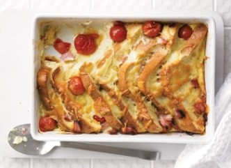 Cherry tomato pudding with ham and bread