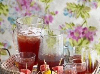 punch with rum and cranberries